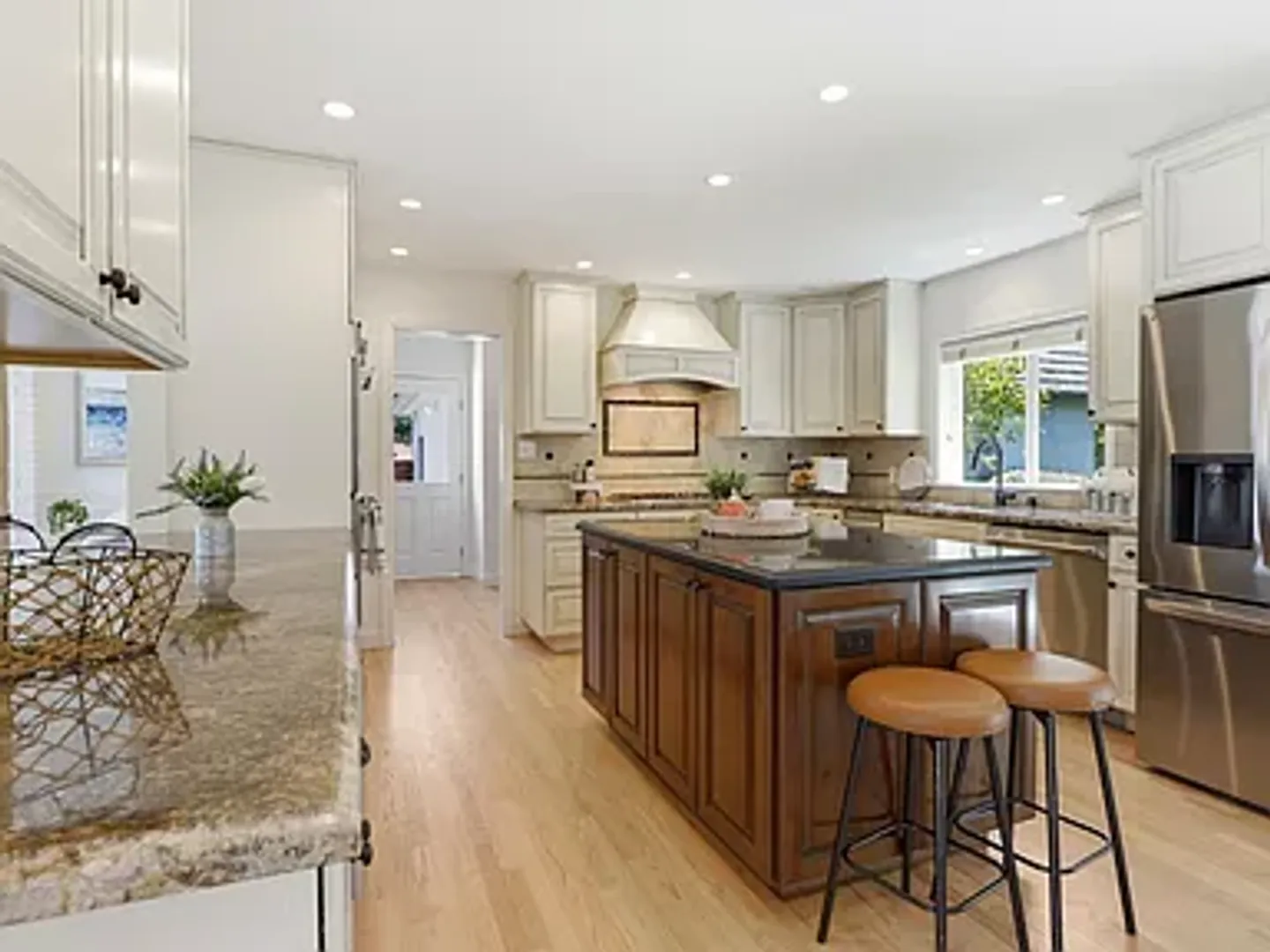 2140 Carmelita Ave. (Leasing Only) 12 of 12