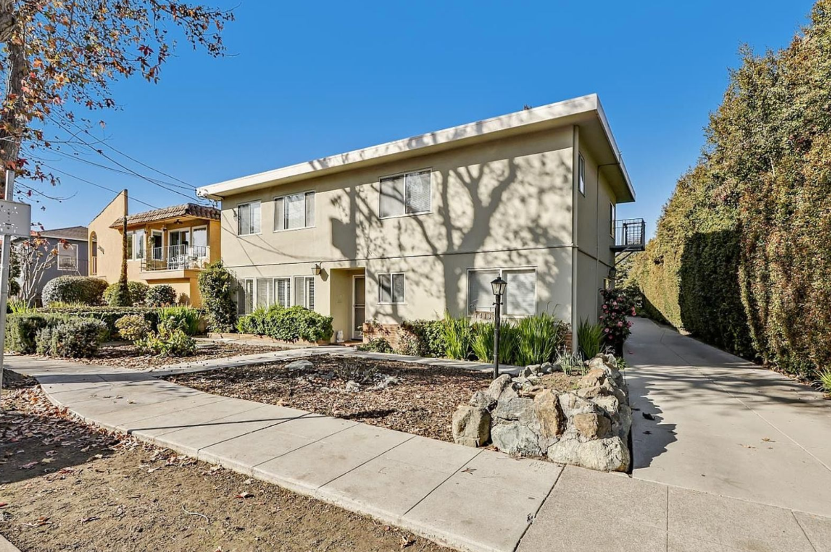 Burlingame Apartment: 1416 Floribunda Avenue