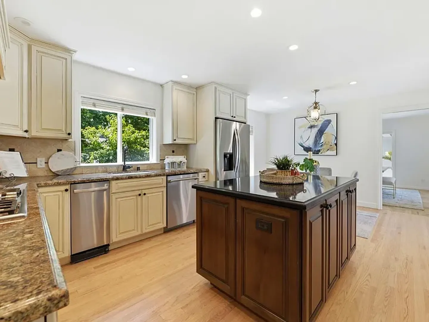 2140 Carmelita Ave. (Leasing Only) 11 of 12