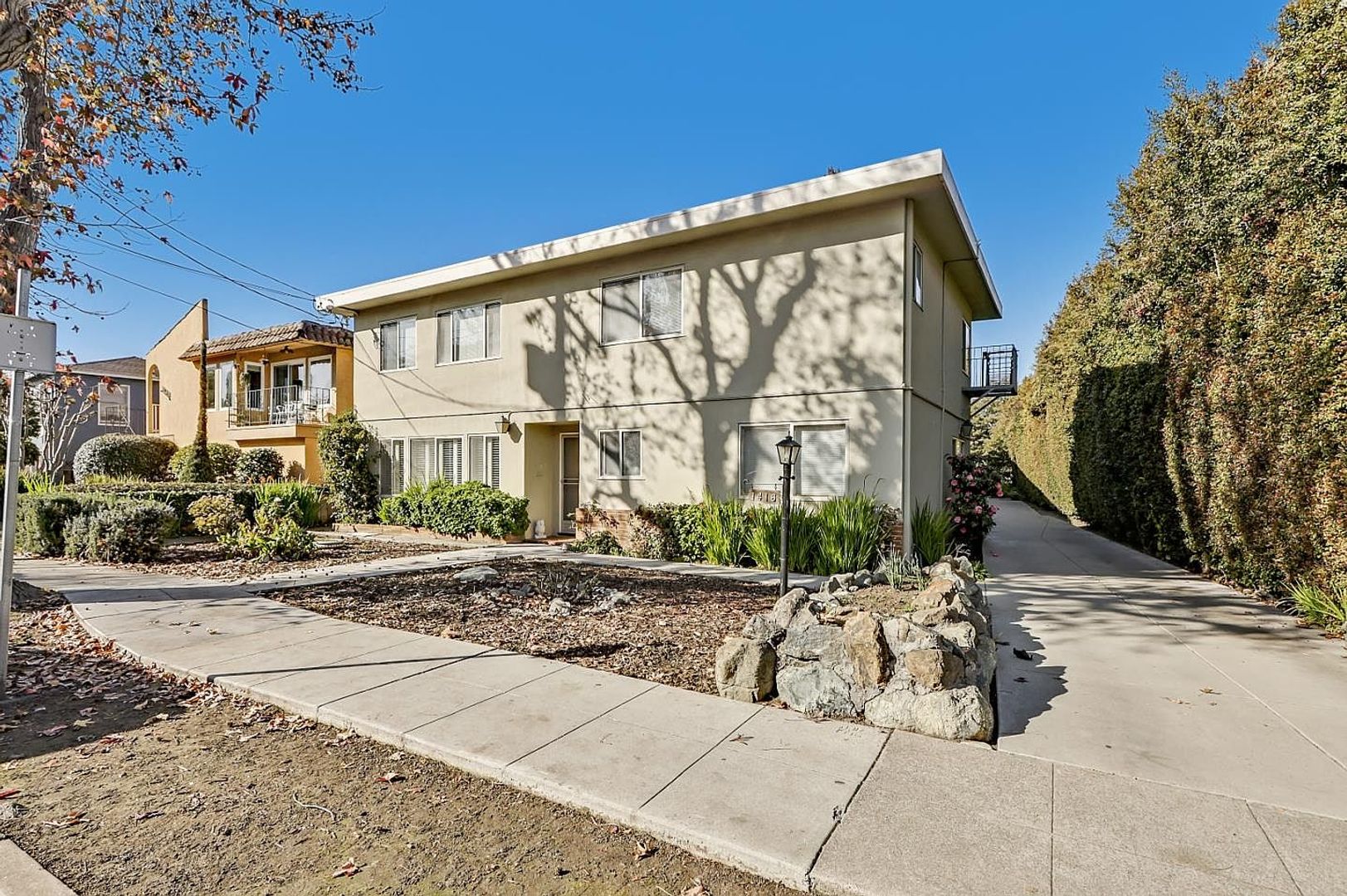Burlingame Apartment: 1416 Floribunda Avenue