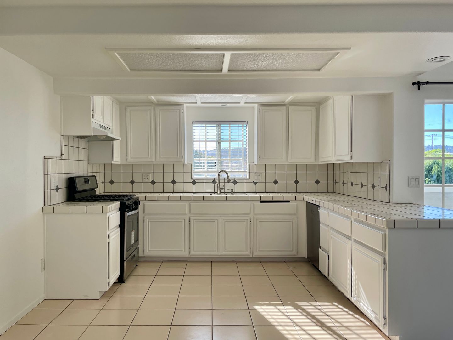 San Pedro House: 257 W 14th Street