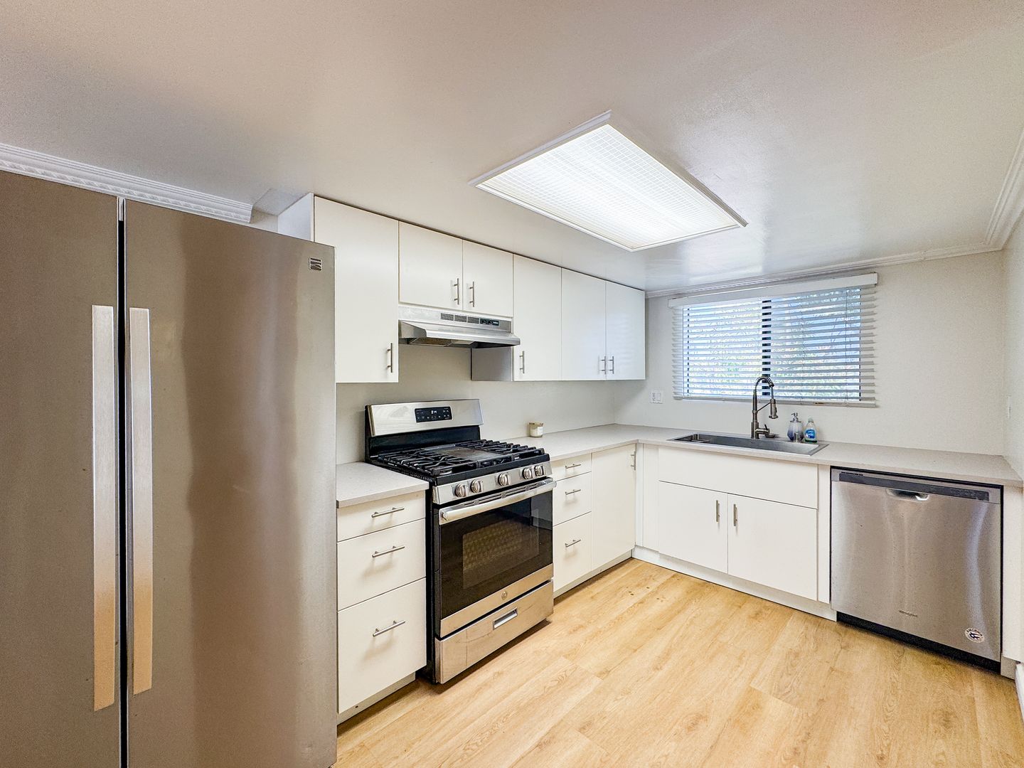 Inglewood House: 620 W Hyde Park Blvd