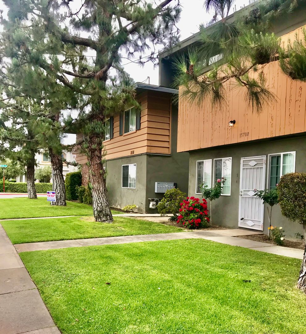 Gardena Apartment: 15708 Van Ness Ave.