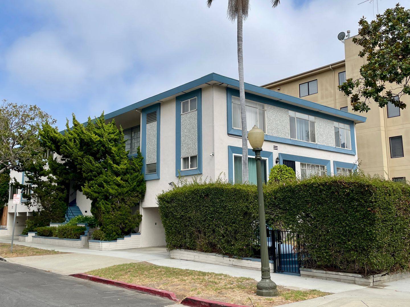 Los Angeles Apartment: 10650 Missouri Ave