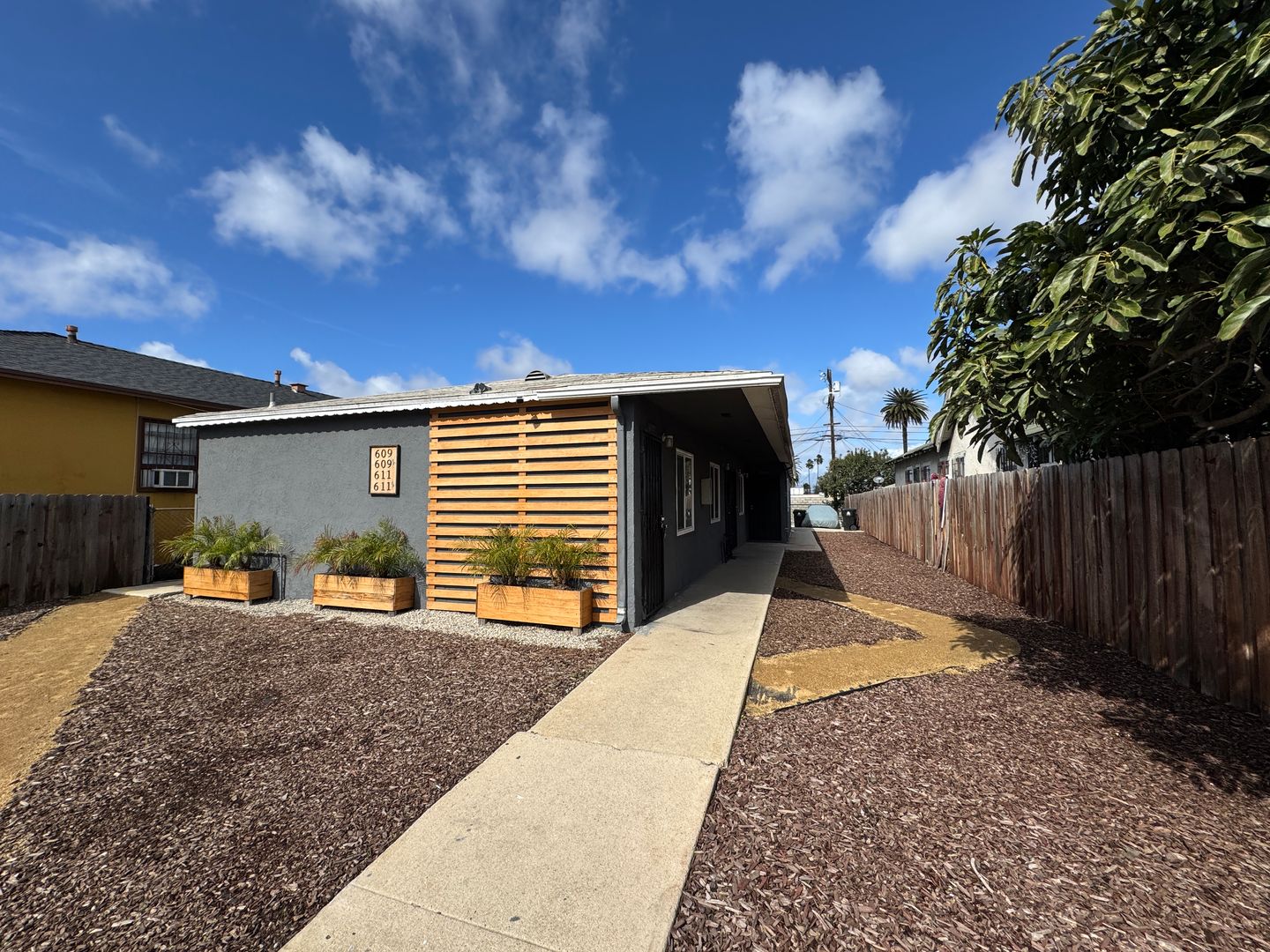 Los Angeles House: 611 1/2 W Imperial Hwy