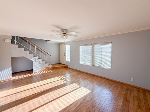 Spacious 2Bd 2,5Ba Townhome with 2 car garage – photo 1