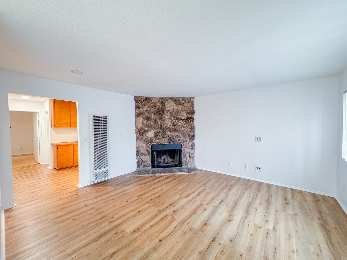 Hawthorne Apartment: 4360 W. 132nd St.