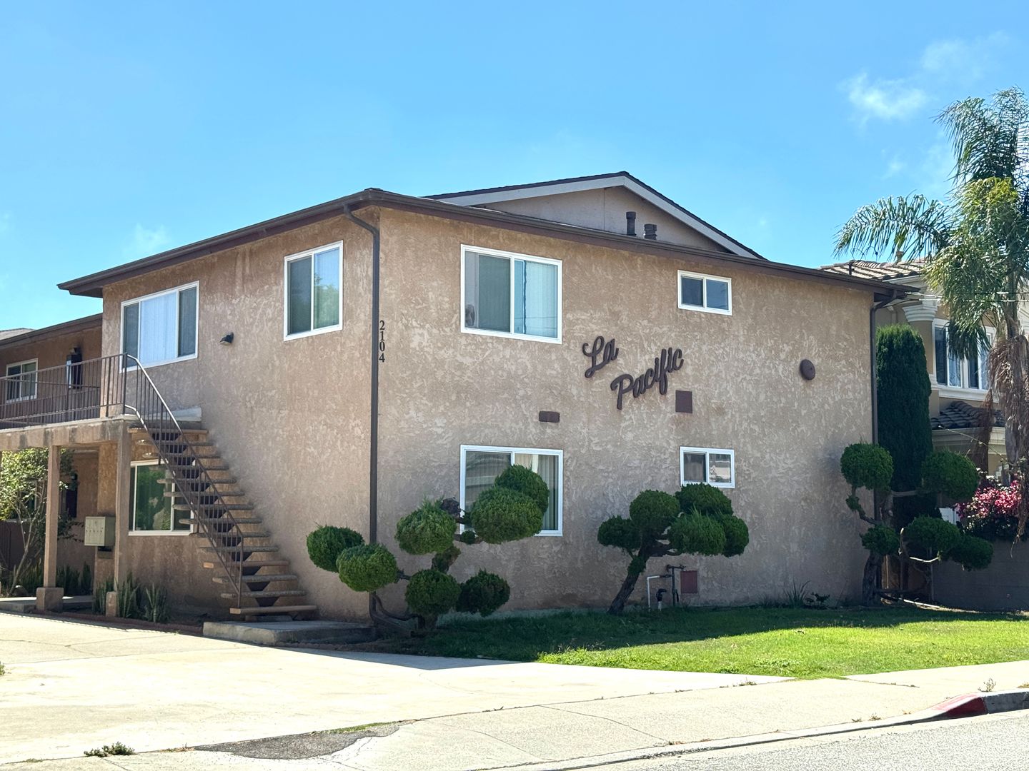 Redondo Beach Apartment: 2104 Gates Ave