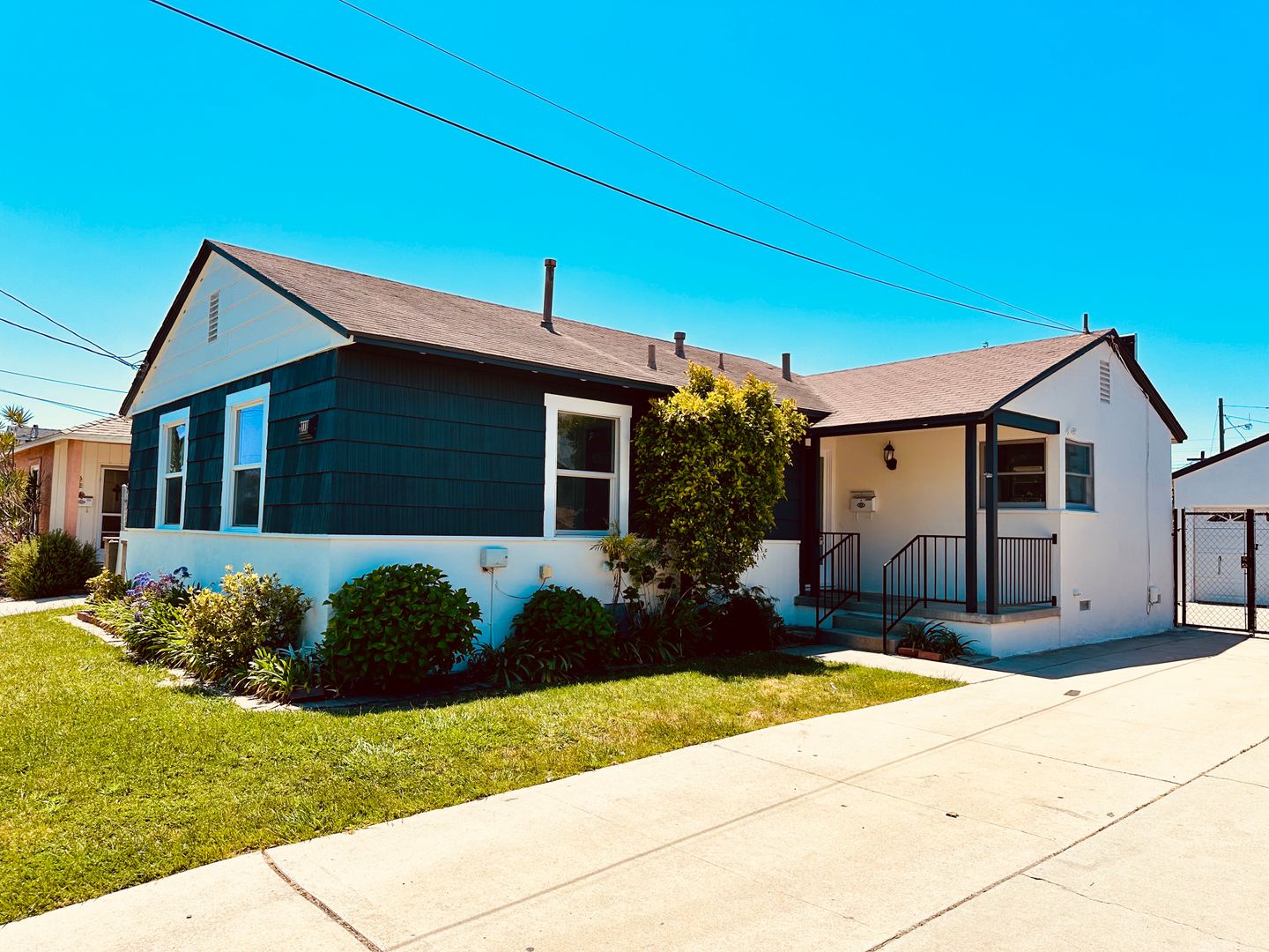 Torrance House: 21115 Hobart Blvd