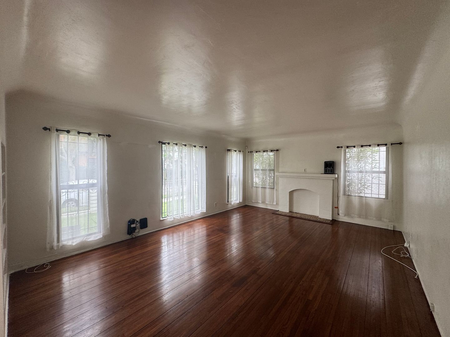 Los Angeles Apartment: 3134, 3136 West 43rd Place