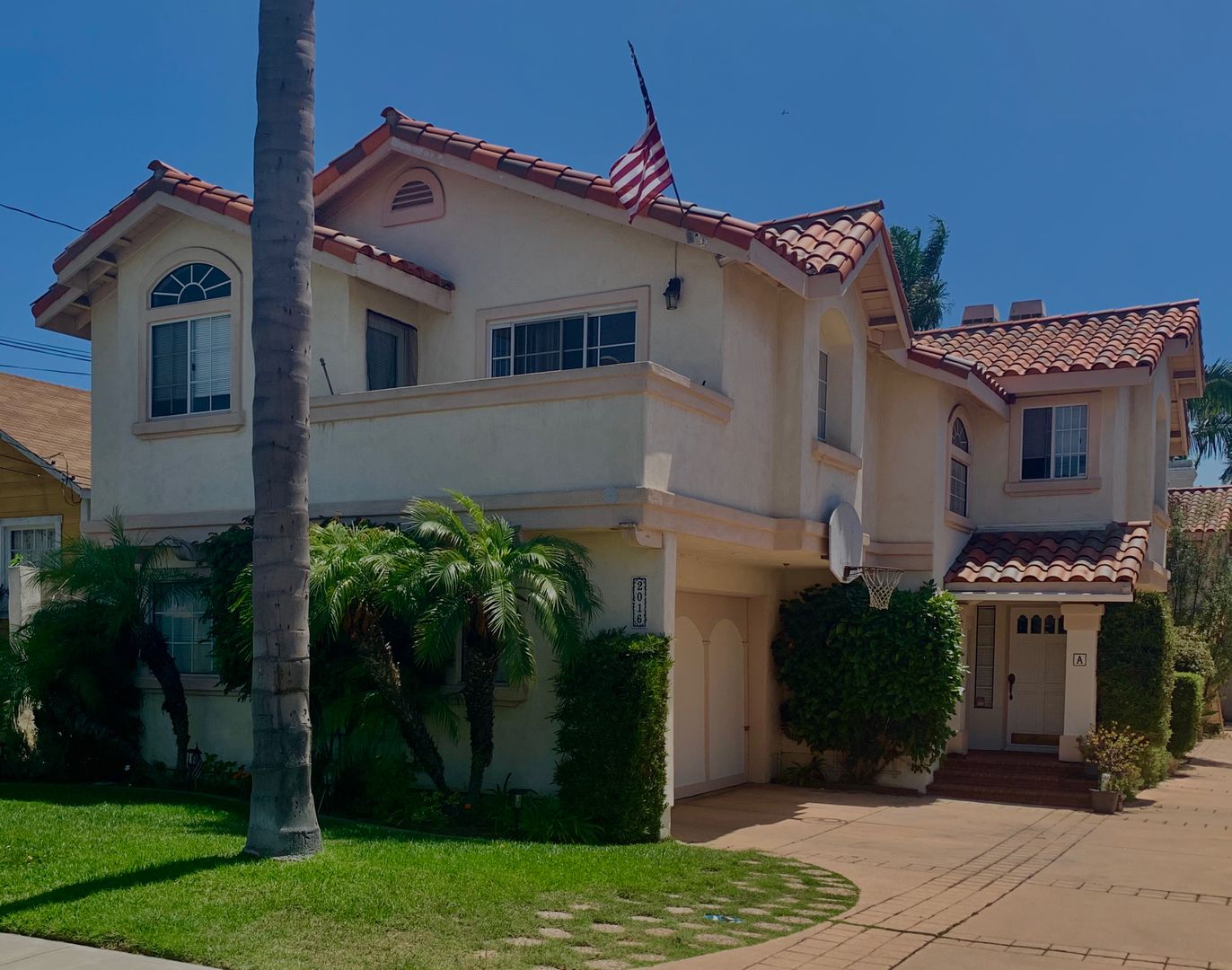 Redondo Beach House: 2016 Curtis Avenue