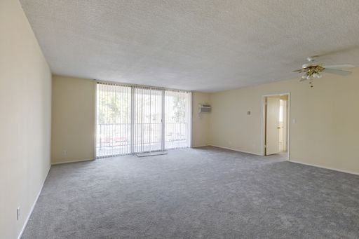 Charming 2 Bed/ 2 Bath Apartment in Northridge Within Walking Distance of CSUN! Large Dogs Welcome! FREE Pet Rent! – photo 1