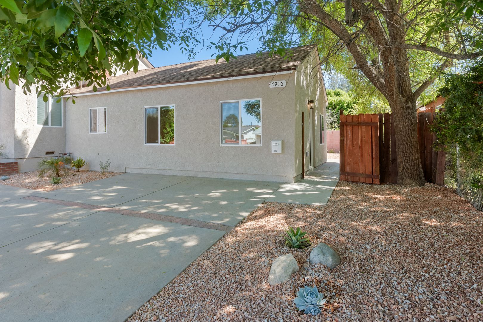 Reseda House: 7916 Etiwanda Ave.