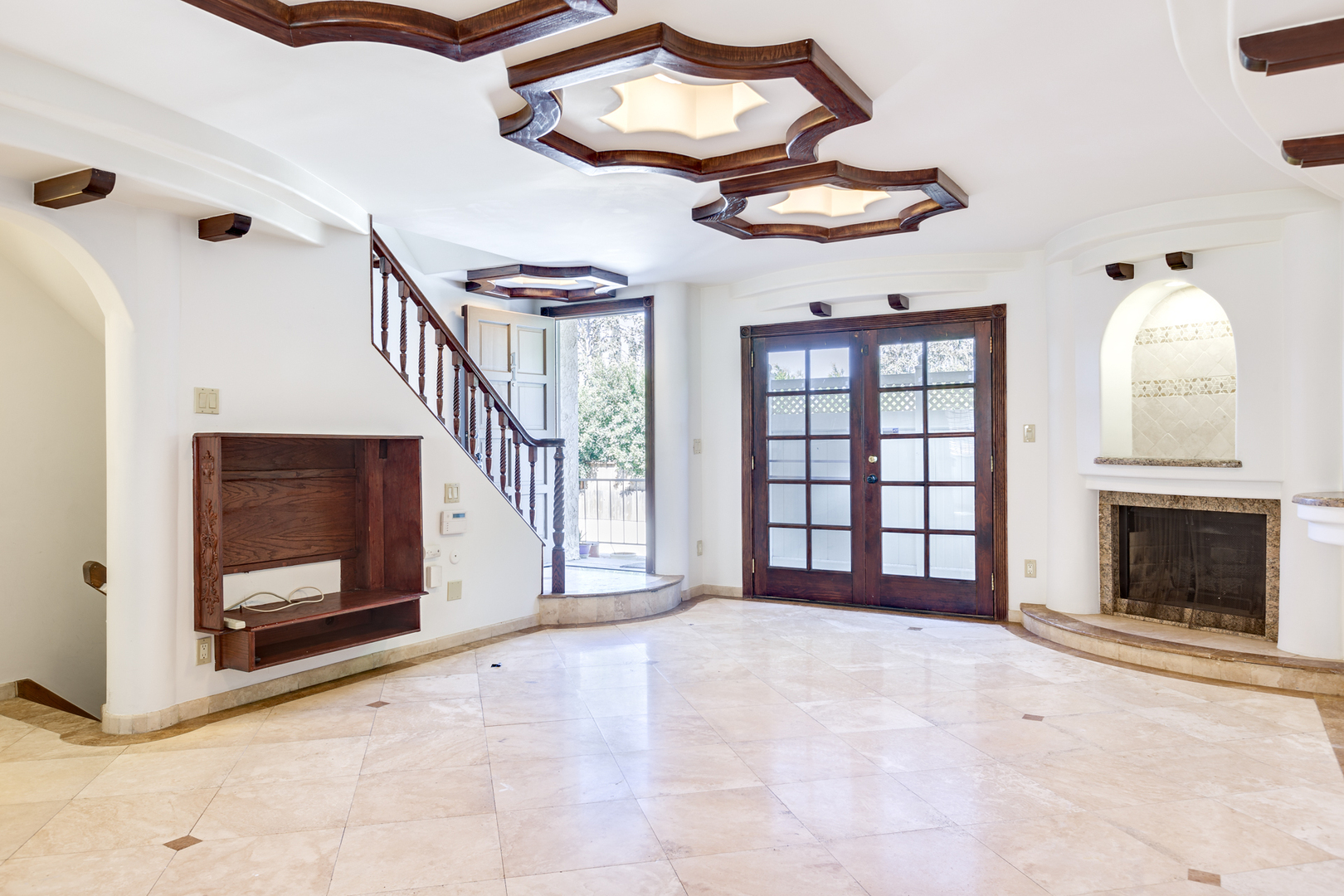 Van Nuys House: 13959 Victory Blvd #11