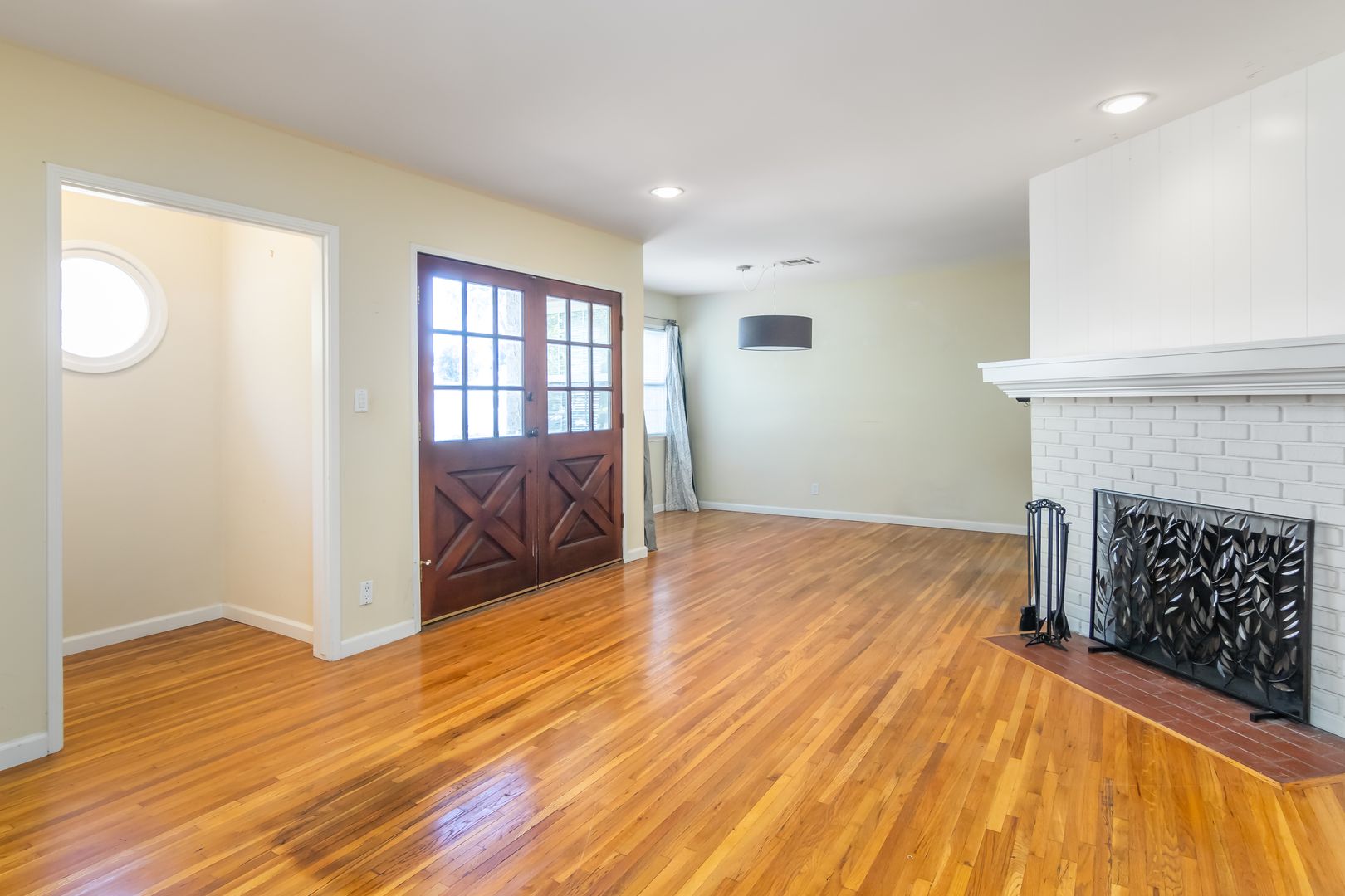 Lake Balboa House: 7457 Wish Ave