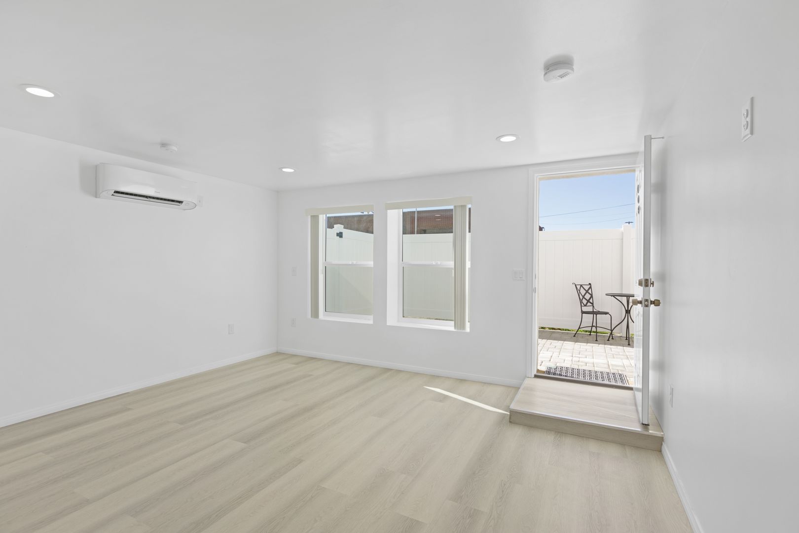 Sherman Oaks Apartment: 5104 Sepulveda Blvd