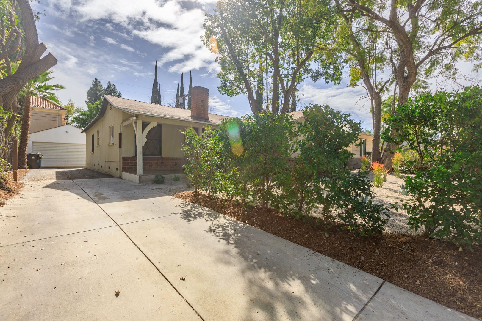 Encino House: 15826 Magnolia Blvd,