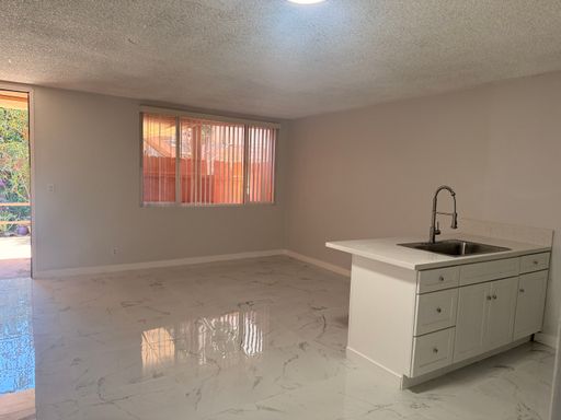 Flexible Month-to-Month 1BD/1BA with Pool Access and Private Patio