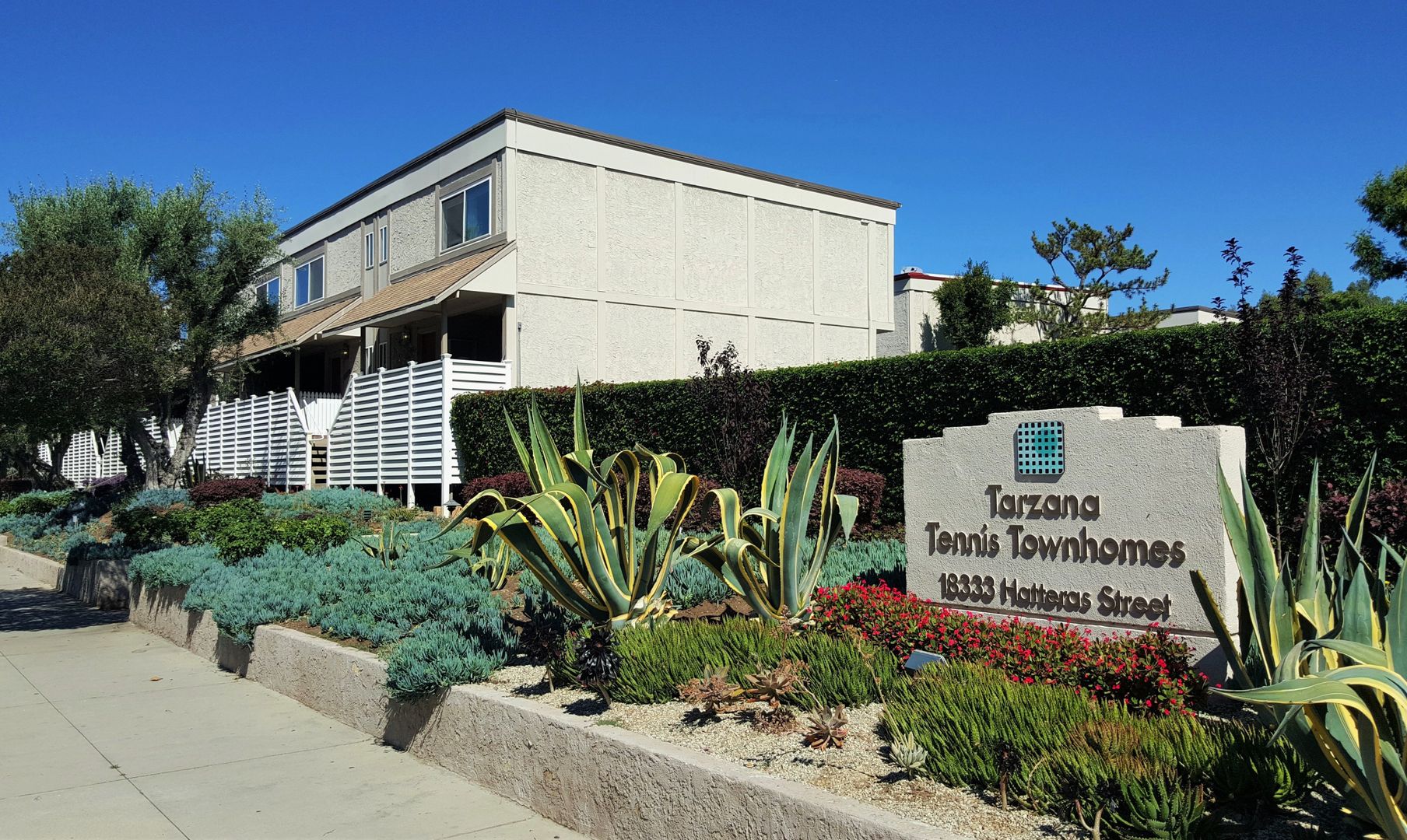 Tarzana Townhome: 18333 Hatteras St, Unit #1