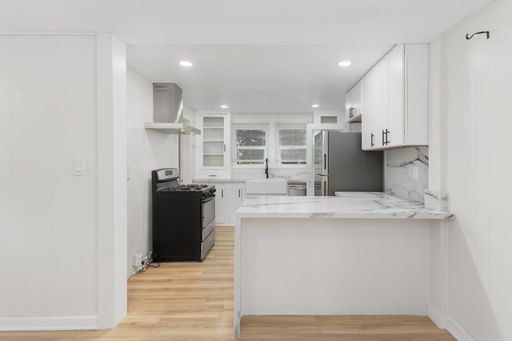 **$500 off Move-In Special**Newly renovated 1-bedroom backhouse in Mentone!