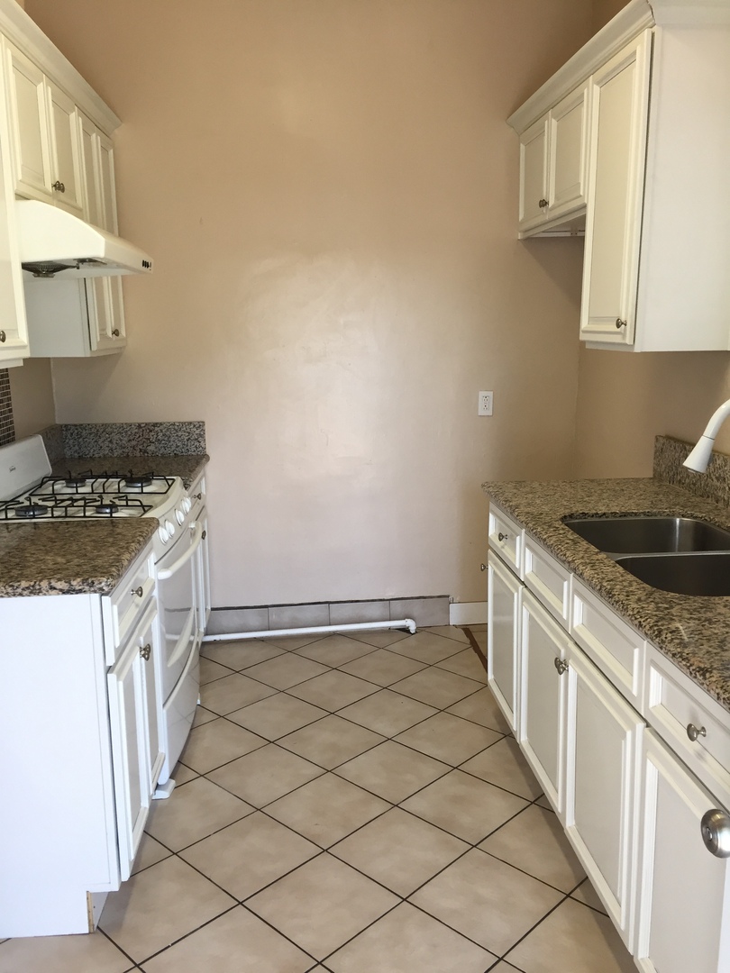Fontana Apartment: 8605 Cypress Ave