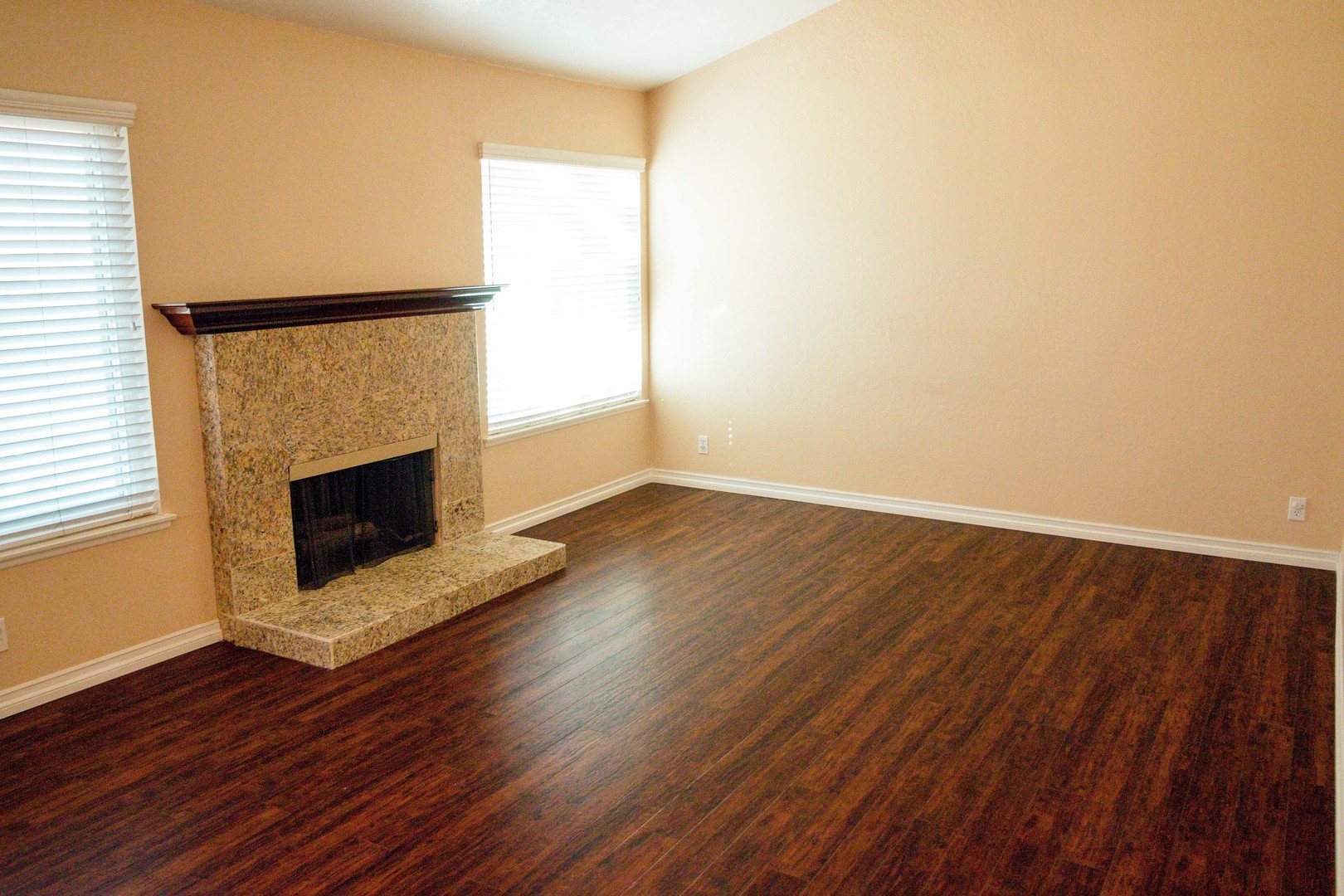 Corona House: 1943 S Belle Ave