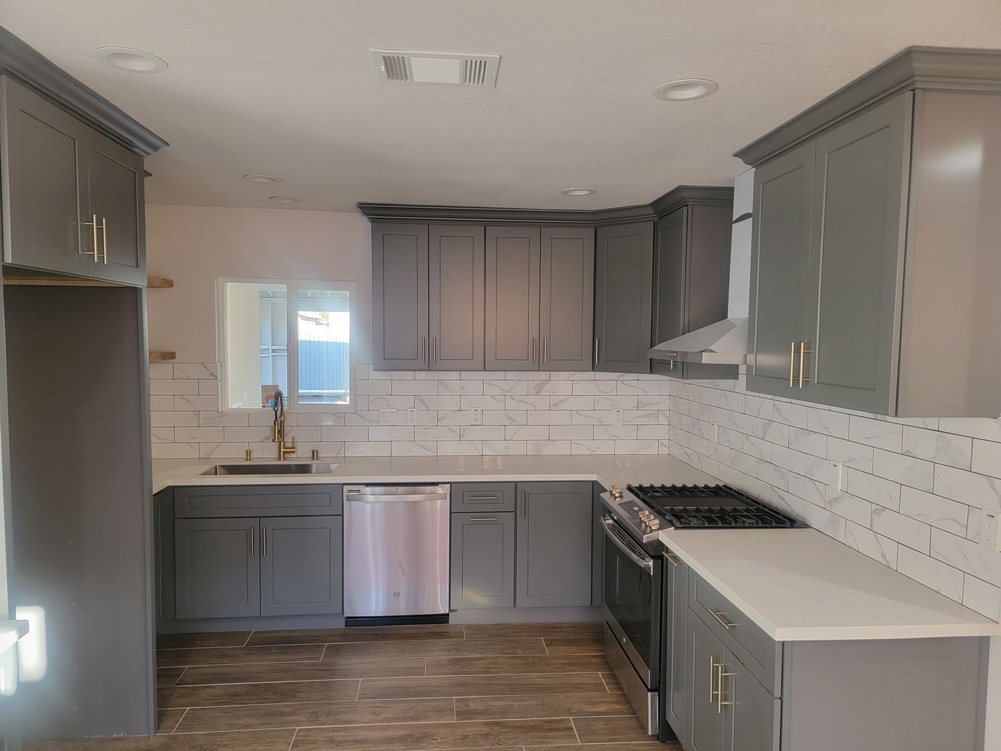 Highland Apartment: 7401 Valaria Dr.