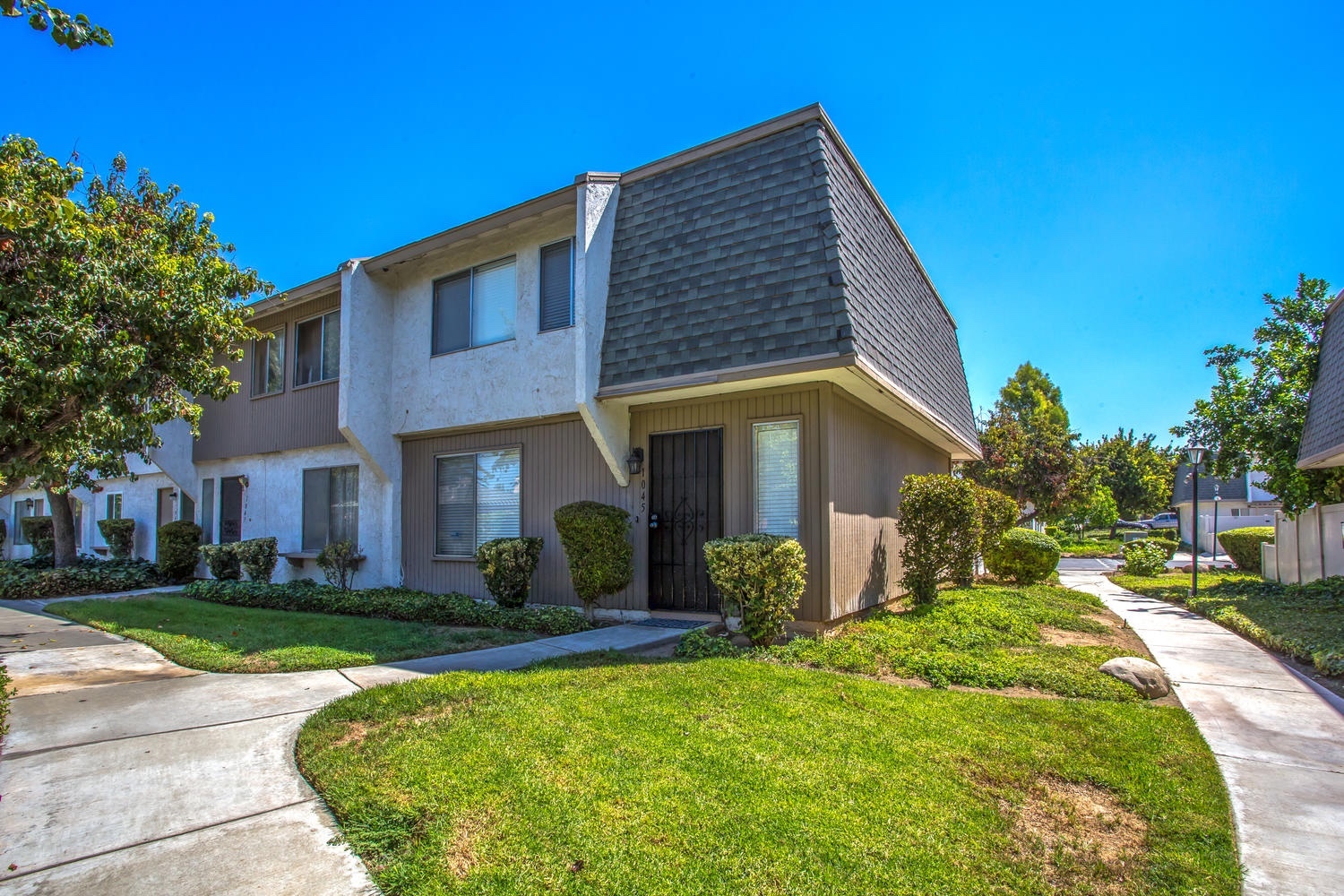 Riverside House: 1045 Clark St