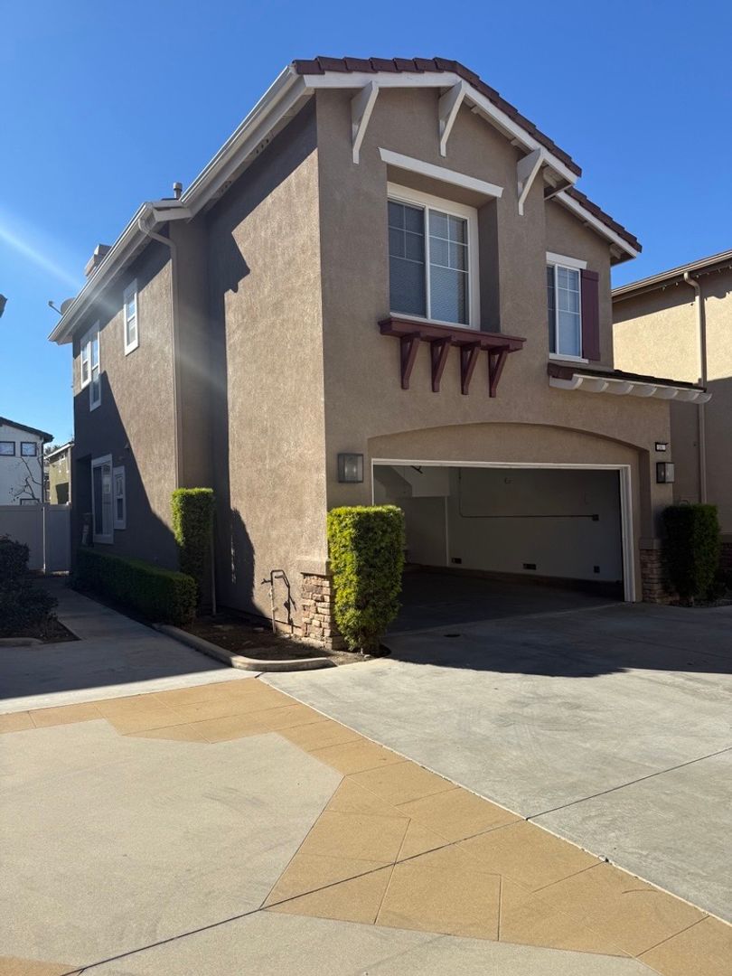 Aliso Viejo House: 241 Woodcrest Ln