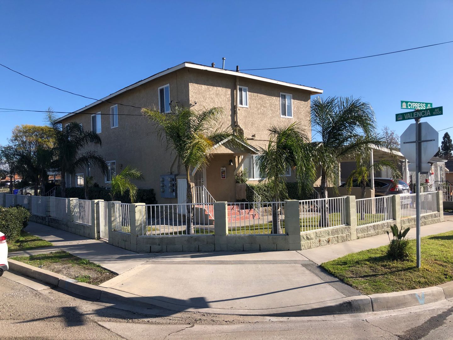 Fontana Apartment: 8605 Cypress Ave