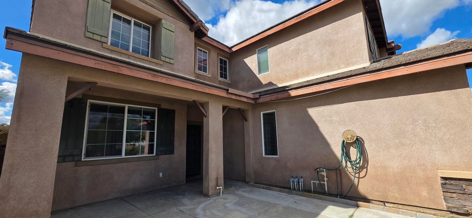 San Jacinto House: 362 La Clarita Ave