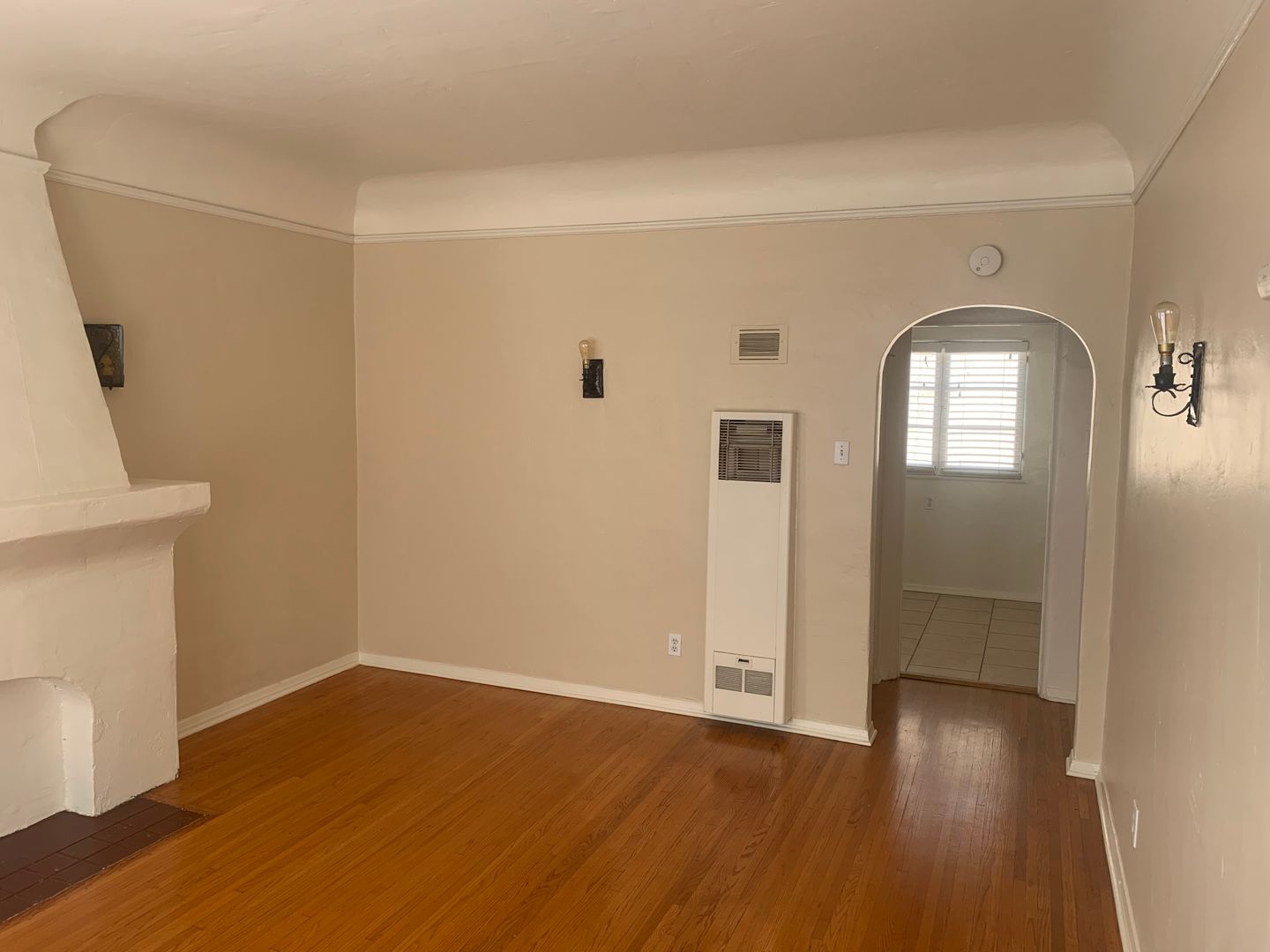 Long Beach Apartment: 125 Granada Ave