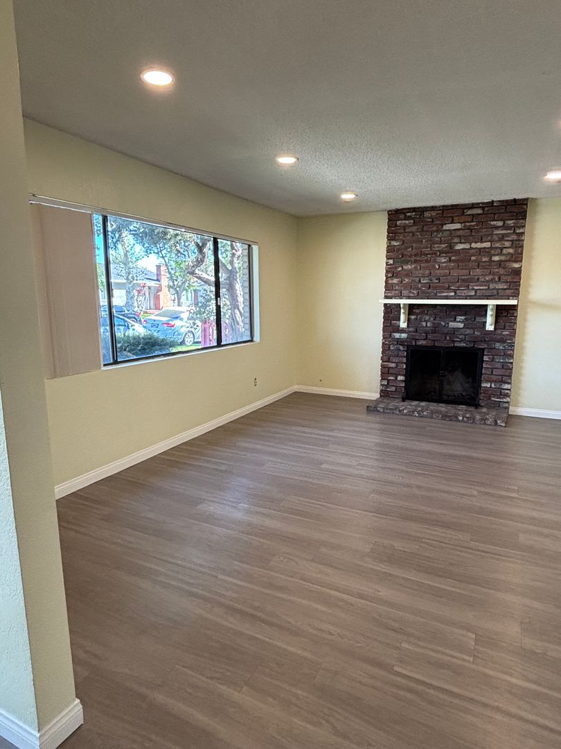 Long Beach Apartment: 6065 California Ave.