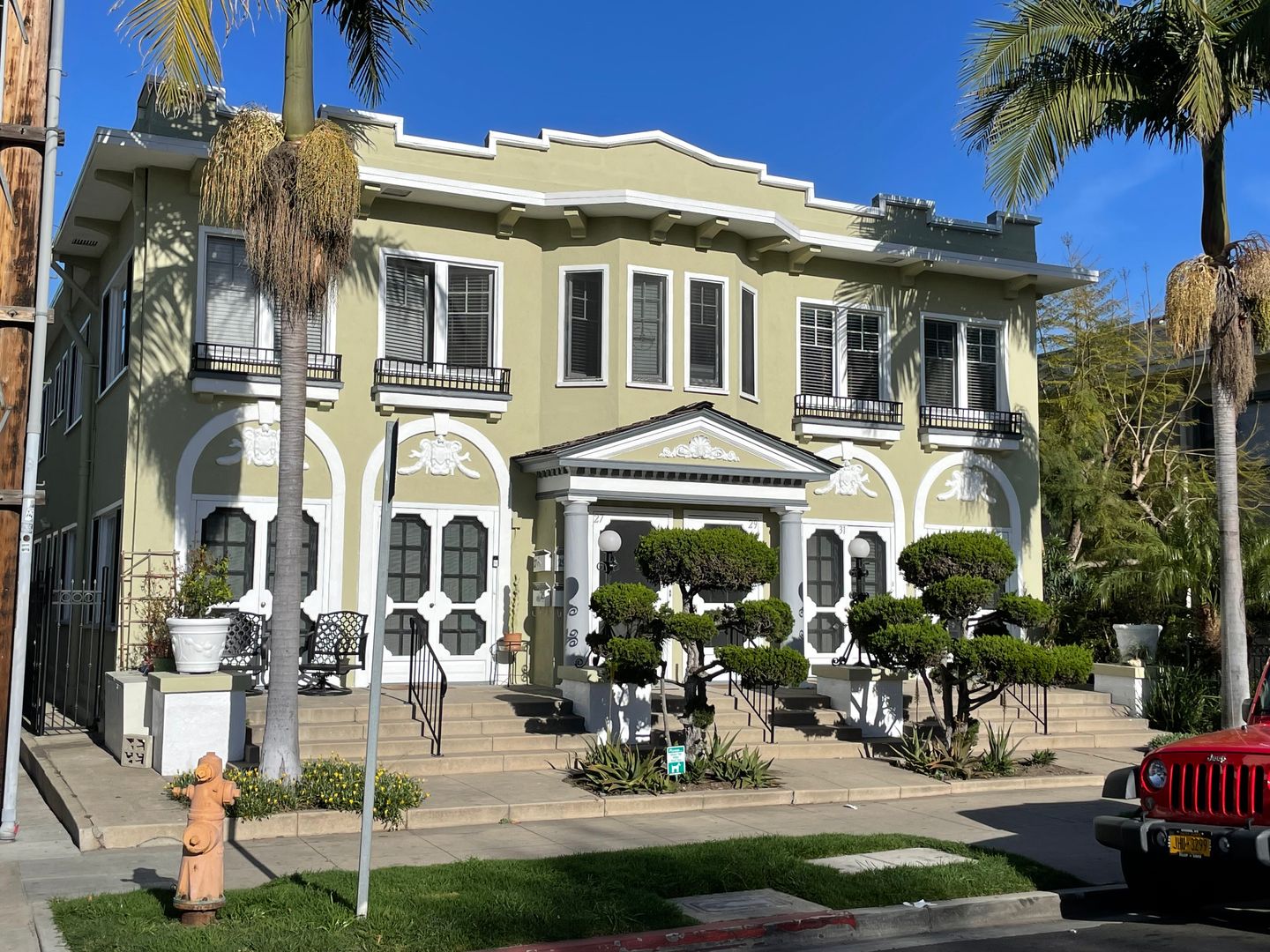 Long Beach Apartment: 25-31 Cherry Ave