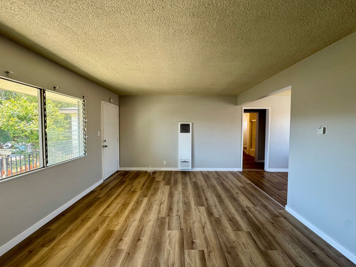 Long Beach Apartment: 1134 Raymond Ave