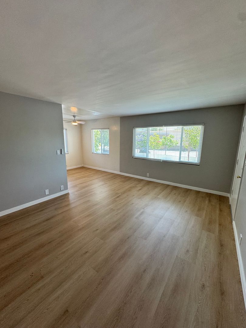 Long Beach Apartment: 5621 E. 23rd St