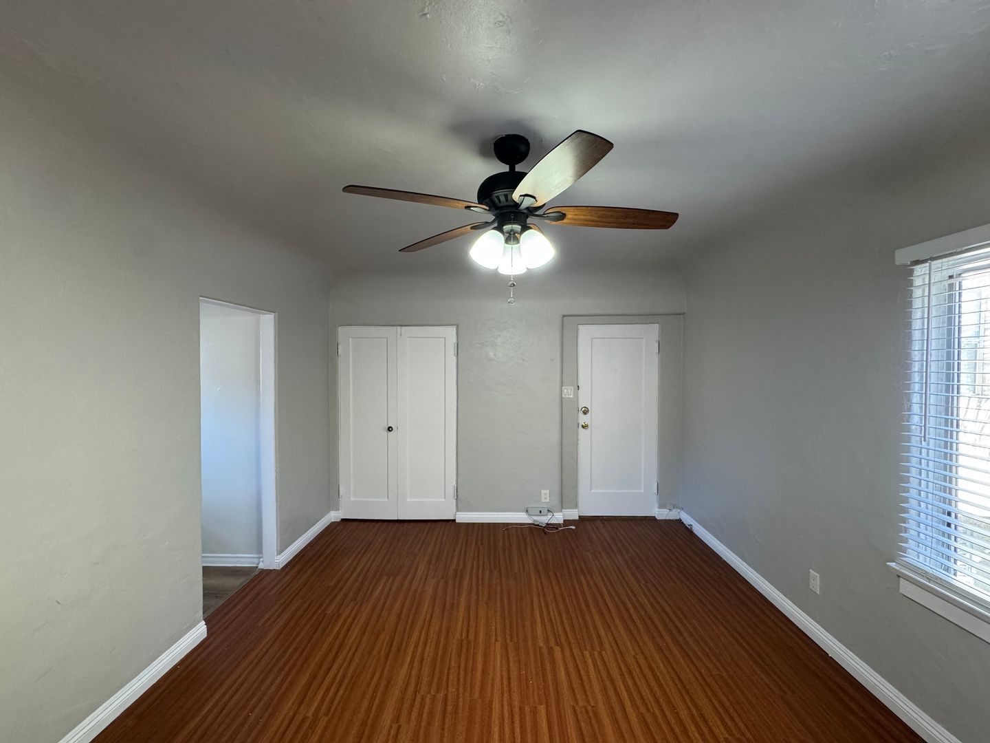 Long Beach Apartment: 31 Argonne