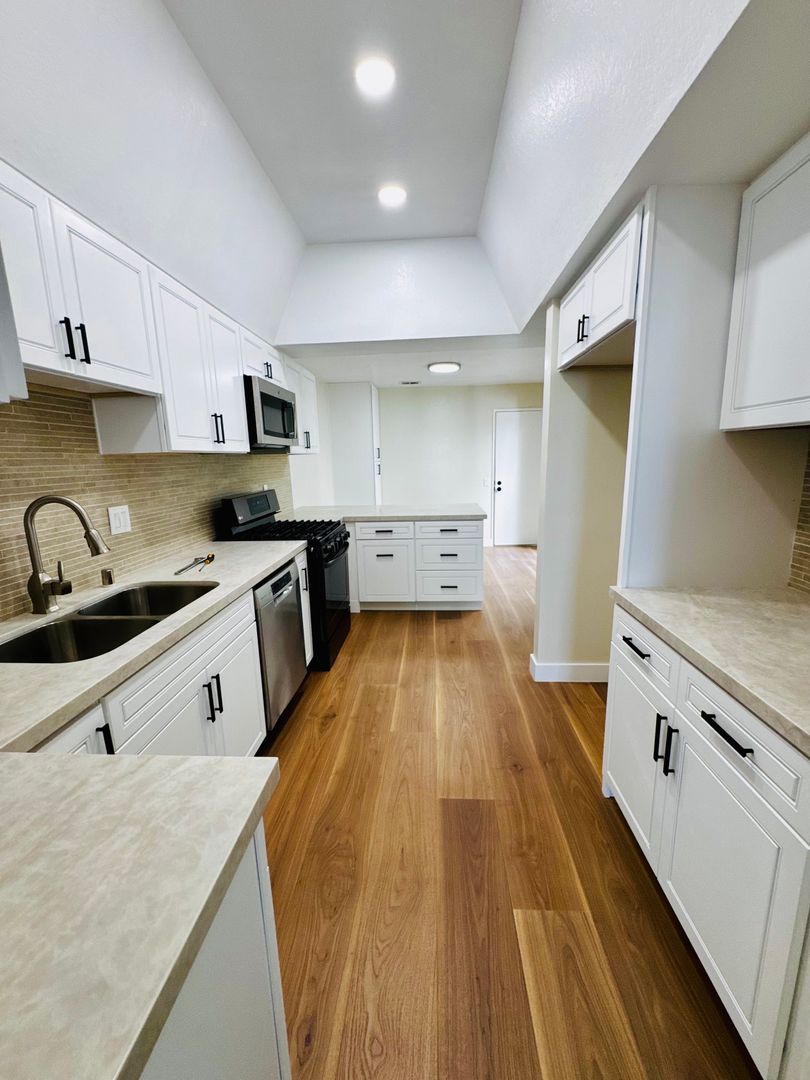 Huntington Beach Townhome: 4191 Andros Circle