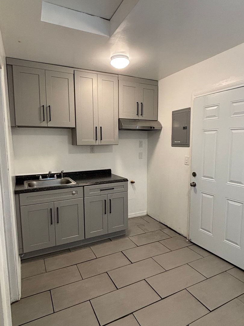 Compton House: 4933 1/2 E San Juan St.