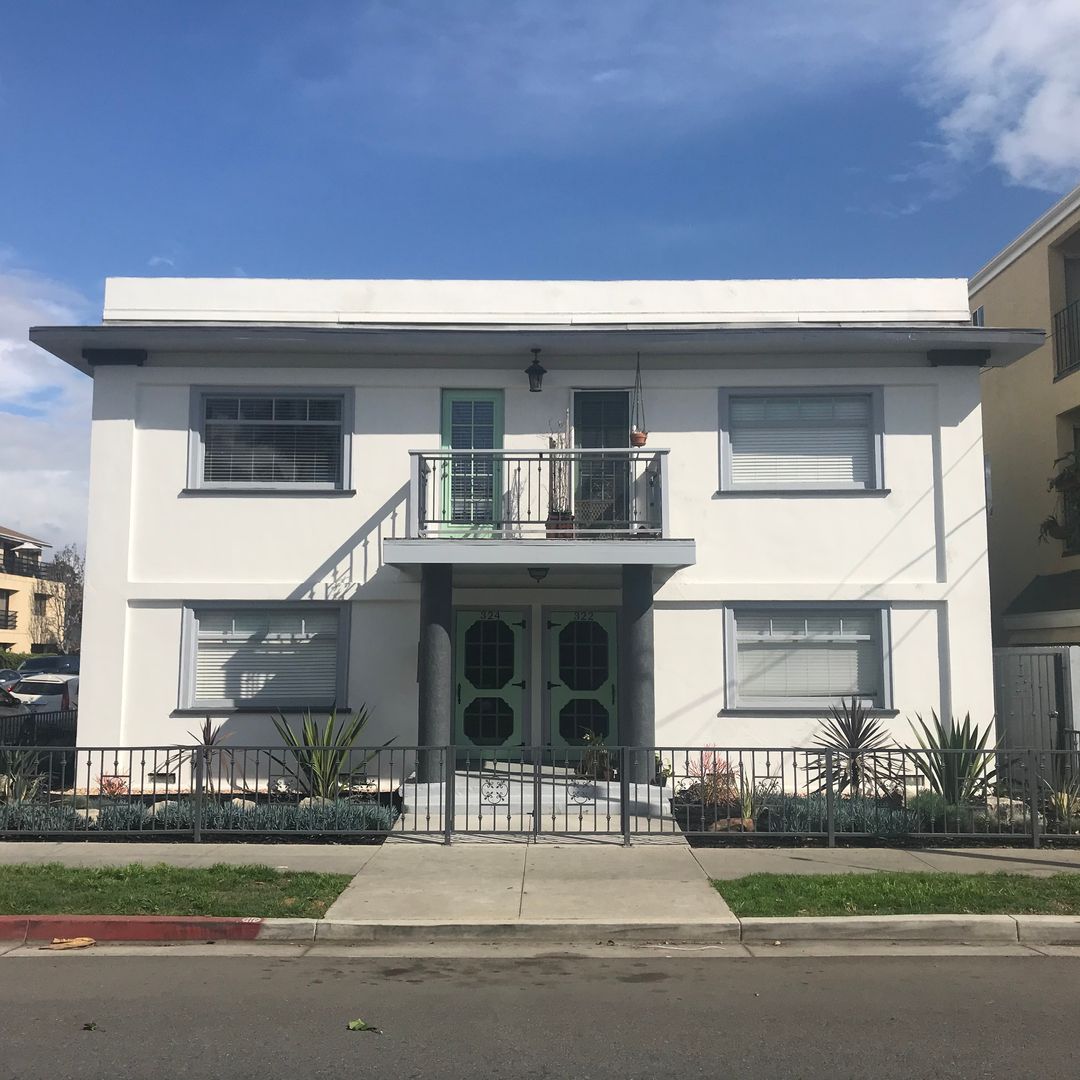 Long Beach Apartment: 320-326 Cherry Ave