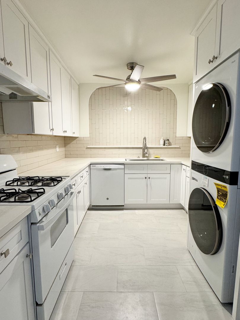 Norwalk House: 11248 Foster Rd