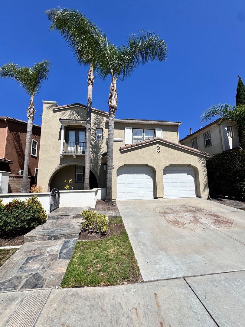 Long Beach House: 326 Manila Ave