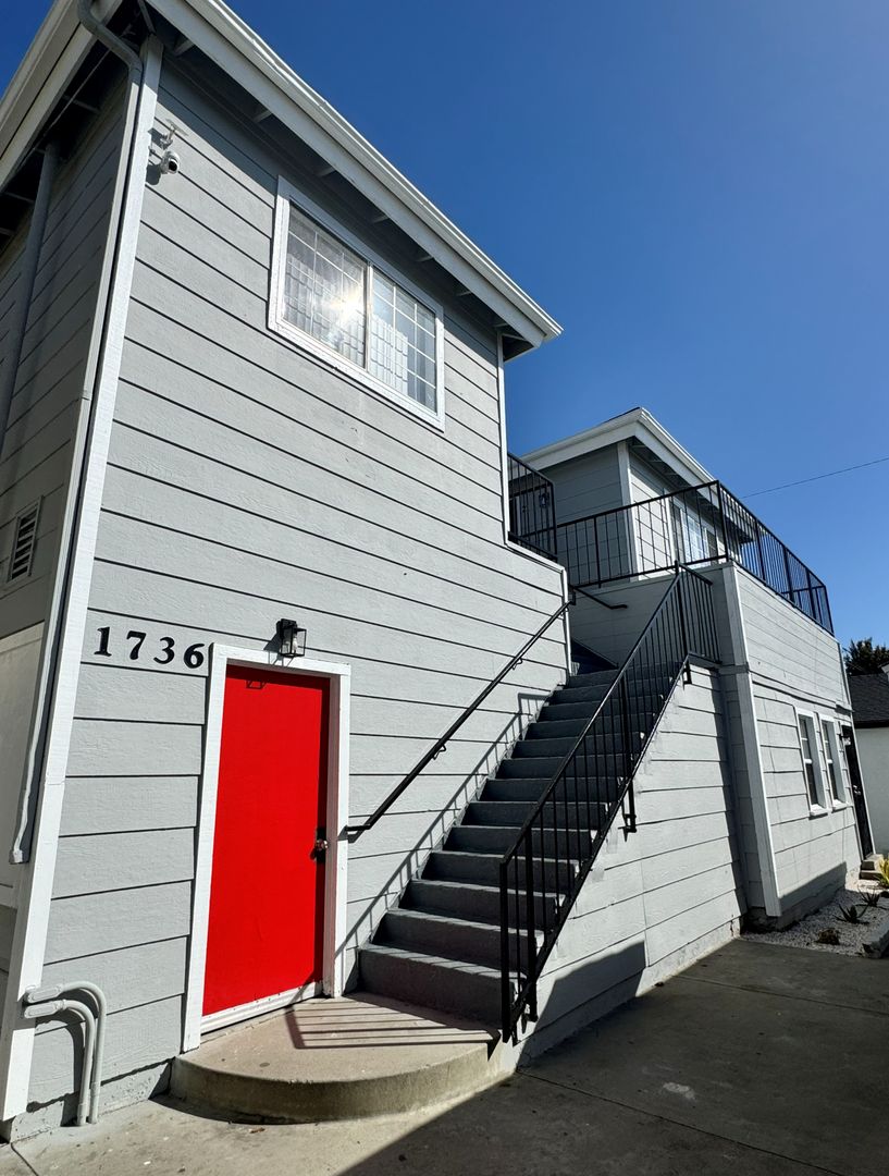 Long Beach Apartment: 1736 Obispo Avenue