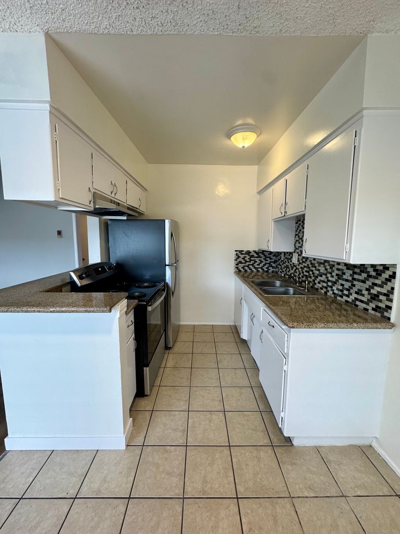 Long Beach Apartment: 1740 Freeman Ave.