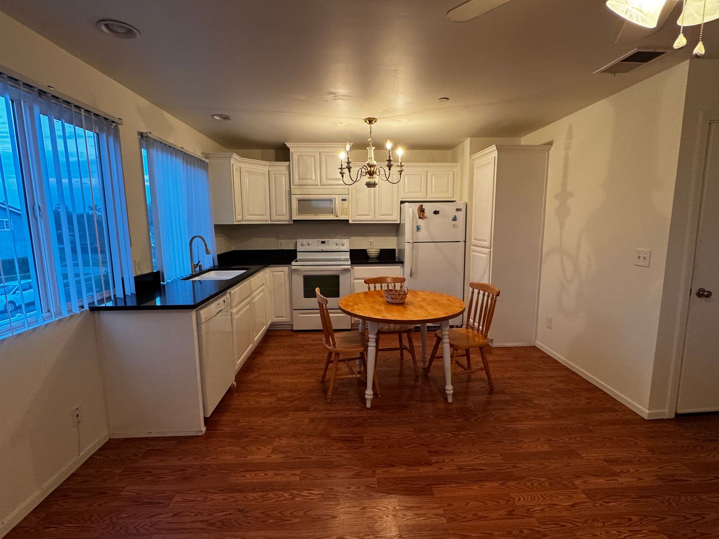 Long Beach House: 3190 Claremore