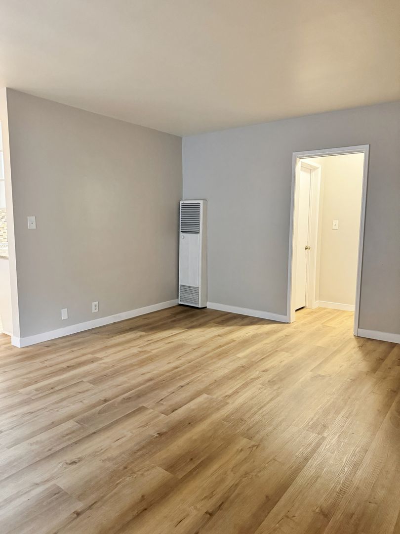 Long Beach Apartment: 5621 E. 23rd St