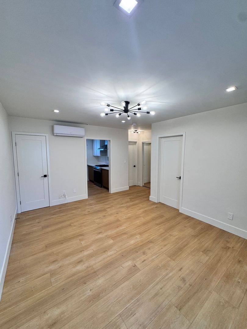 Long Beach Apartment: 121 Ximeno - Unit 6