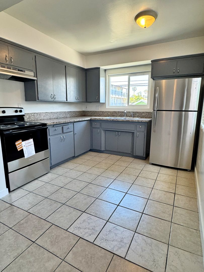 Long Beach Apartment: 1740 Freeman Ave.