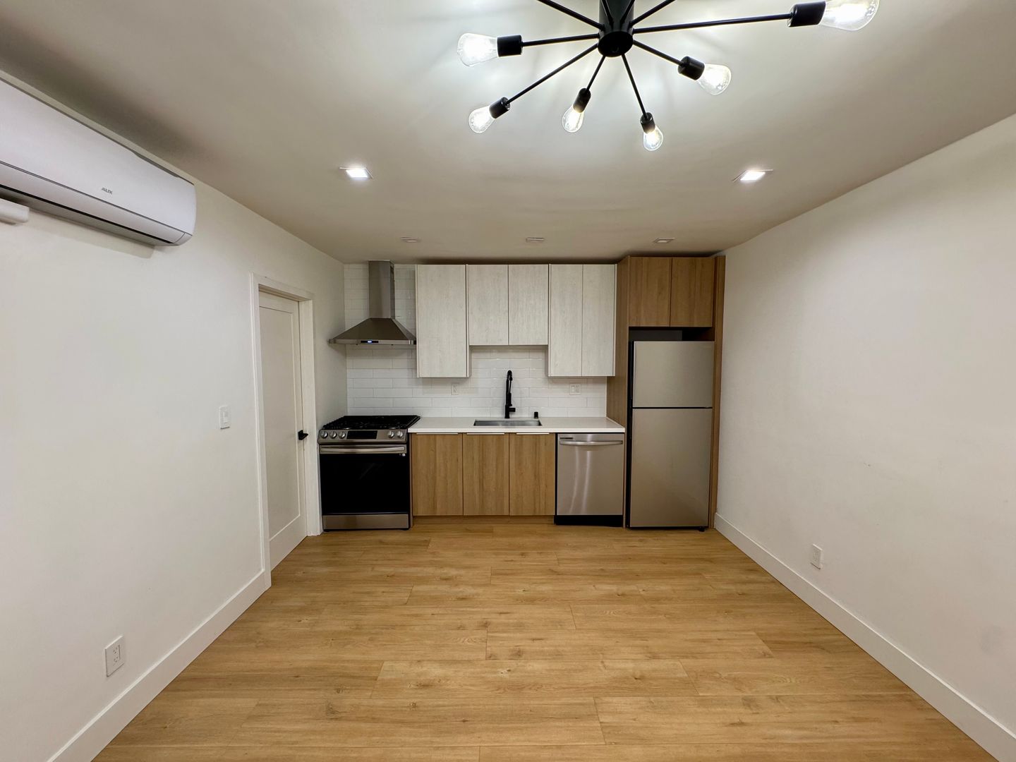 Long Beach Apartment: 121 Ximeno