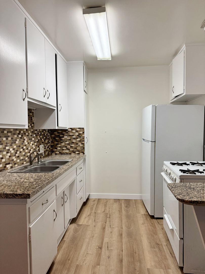 Long Beach Apartment: 5621 E. 23rd St